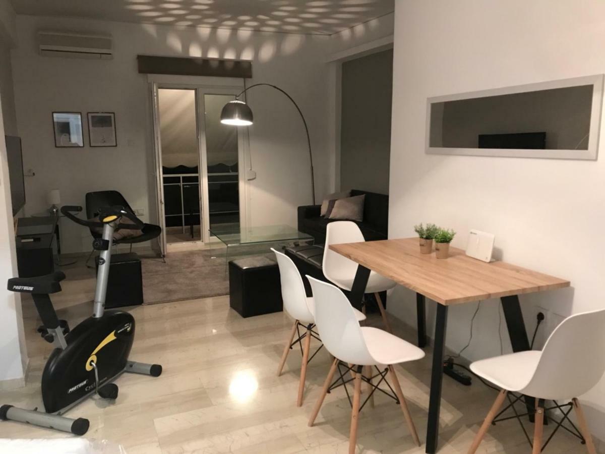 Renovated Minimal Apartment Next To Metro Athen Eksteriør bilde