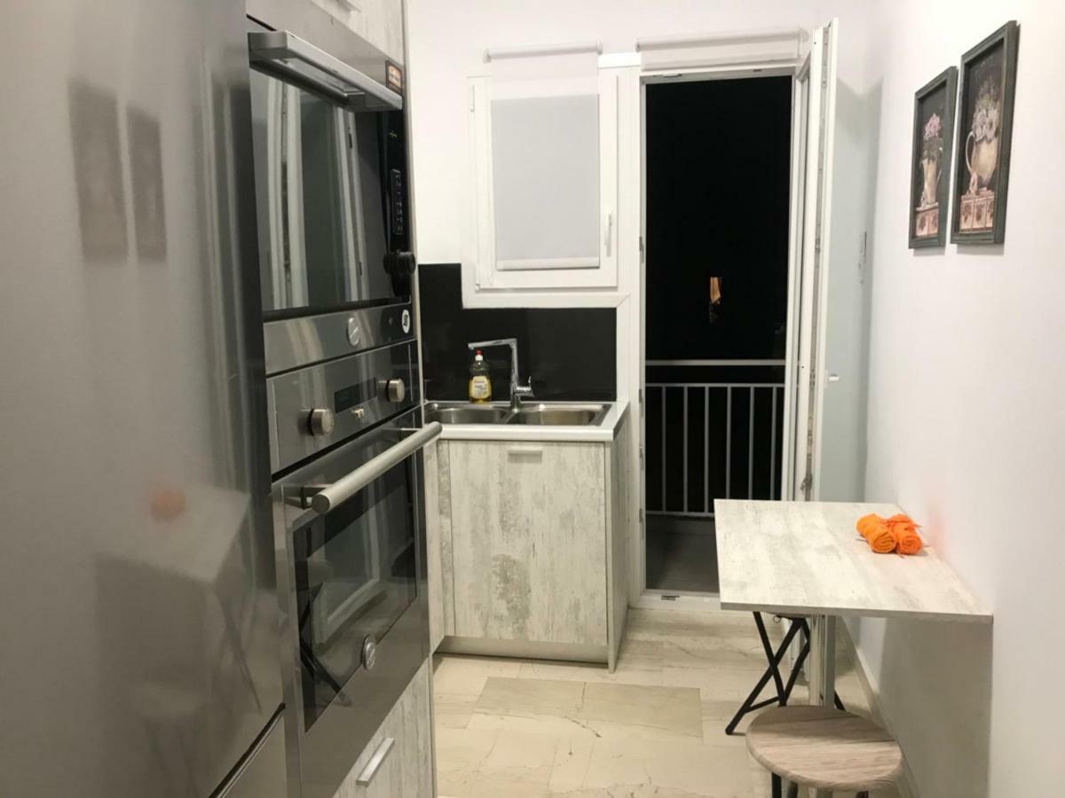 Renovated Minimal Apartment Next To Metro Athen Eksteriør bilde